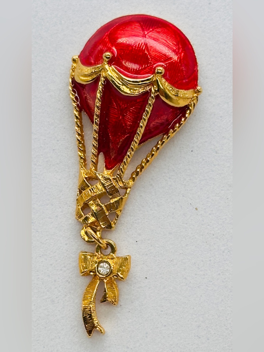 1994 Avon Winds of Charm Hot Air Balloon Brooch Pin Red Enamel Figural Dangle